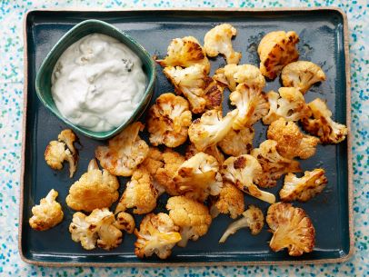 FNK_Buffalo-Cauliflower-with-Blue-Cheese-Sauce_s4x3.jpg.rend.sni12col.landscape